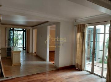 Casa · 261m² · 3 Quartos · 2 Vagas · Imóvel em localização Privilegiada e com excelentes revestimentos