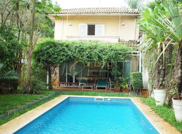 Casa · 370m² · 4 Quartos · 5 Vagas · Local nobre com 500m² de terreno!