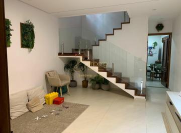 Casa · 270m² · 5 Quartos · 2 Vagas · Duas casas reformadas com 5 quartos / 3 suítes / 2 vagas
