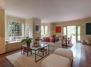 Casa · 331m² · 4 Quartos · 4 Vagas · Conforto, segurança e boa localização próxima ao Colégio Pio XII e Ponte do Morumbi