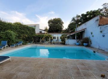 Casa · 600m² · 3 Quartos · Sobrado a venda obrado no Jardim Petrópolis.