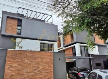 Casa · 196m² · 2 Quartos · 2 Vagas · Casa com rooftop, 2 suítes, 2 vagas, arquitetura premiada em vila privativa