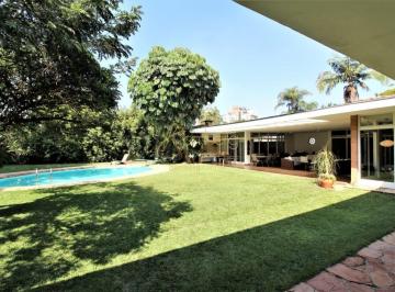 Casa · 744m² · 4 Quartos · 5 Vagas · EXCLUSIVA CASA TÉRREA: Conforto e Modernidade em 744 m² de Área Construída em um Terreno de 1.575 m²