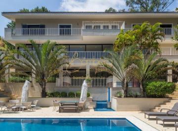 Casa · 1061m² · 4 Quartos · 9 Vagas · Casa de Alto Padrão com 4 Suítes, Piscina e 9 vagas alugado