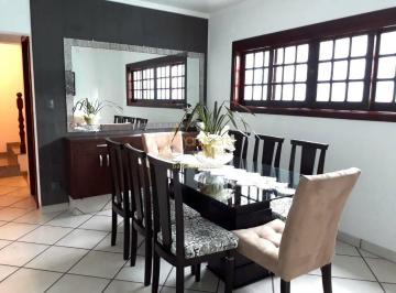Casa · 220m² · 3 Quartos · 4 Vagas · Casa com 3 quartos no Portal do Morumbi!