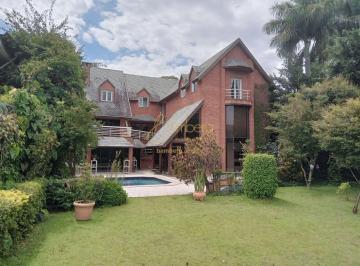 Casa · 713m² · 4 Quartos · 6 Vagas · Jardim Guedala Linda casa estilo inglês, com 4 suítes, piscina e belo jardim!