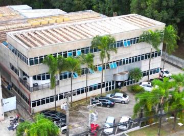 Comercial · 2272m² · 30 Vagas · Galpão à venda em Alphaville região de Barueri com 3 docas
