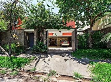 Casa · 270m² · 5 Quartos · 3 Vagas · Casa em rua Fechada Granja Julieta