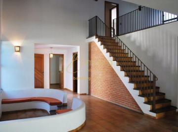 Casa · 306m² · 3 Quartos · 2 Vagas · Sobrado com lindo jardim