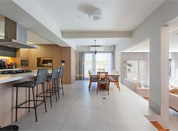Casa · 255m² · 4 Quartos · 3 Vagas · Lindo Sobrado totalmente reformado, melhor do Alto da Boa Vista