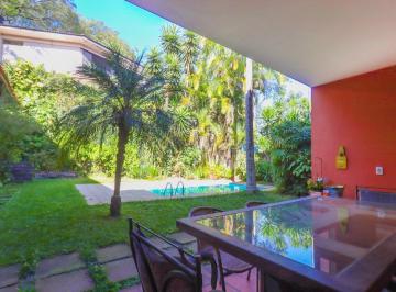 Casa · 563m² · 4 Quartos · 4 Vagas · Jardim Guedala casa com 900 m2 de terreno com muito verde, com 4 quartos/2 suítes, 4 garagens !!