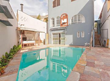 Casa · 450m² · 3 Quartos · 3 Vagas · Ampla casa no Jardim Leonor com lareira, ar condicionado, piscina e 3 vagas