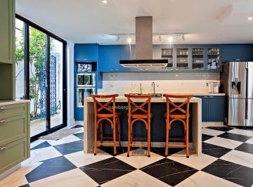 Casa · 238m² · 4 Quartos · 2 Vagas · Casa Reformada com 4 Dormitórios e Espaço Gourmet no Jardim Leonor