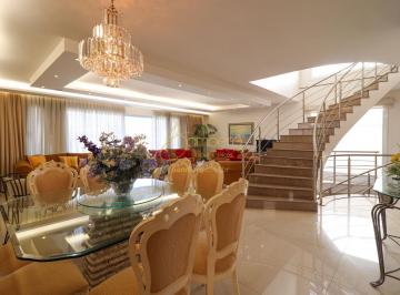 Casa · 432m² · 4 Quartos · 6 Vagas · Ampla e em rua tranquila