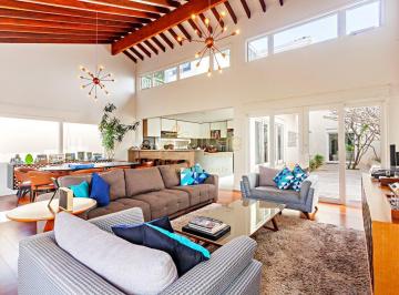 Casa · 300m² · 5 Quartos · 4 Vagas · Casa iluminada com 5 quartos, jardim e localização nobre no Alto da Boa Vista