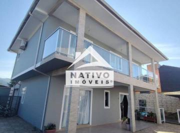 Casa · 220m² · 4 Quartos · 6 Vagas · Casa