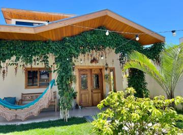 Casa · 250m² · 3 Quartos · 2 Vagas · Casa à venda de 250m² | 03 dormitórios, sendo 01 suíte e 02 vagas de garagem | Villa Branca | Jacare