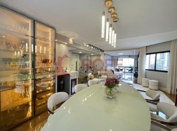Apartamento · 165m² · 3 Quartos · 3 Vagas · Apartamento Reformado | 165 m² l 3 Suítes | 1 por Andar | Elevador Privativo no Living