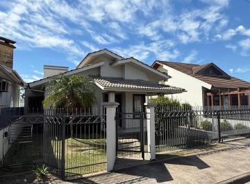 Casa · 170m² · 3 Quartos · 2 Vagas · Casa em excelente localização