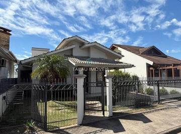 Casa · 170m² · 3 Quartos · 2 Vagas · Casa em excelente localização