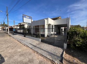 Casa · 240m² · 3 Quartos · 4 Vagas · Casa Padrão, Á venda no Bairro Cidade Alta.