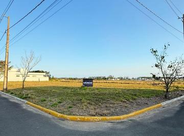Terreno · 364m² · Terreno de esquina Localizado no Loteamento Açores, em Araranguá