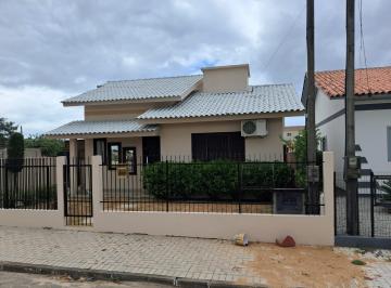 Casa · 64m² · 2 Quartos · 2 Vagas · Excelente casa de Alvenaria, Localizada no bairro Urrussanguinha.