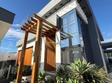 Casa · 221m² · 3 Quartos · 2 Vagas · Uma casa que dispensa comentários.