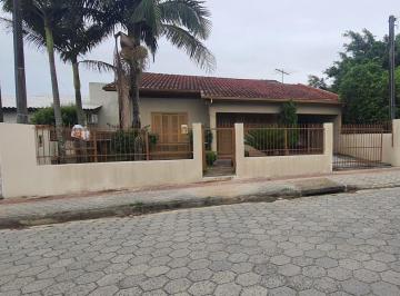 Casa · 126m² · 3 Quartos · 2 Vagas · Casa de Alvenaria, Localizada no Bairro Urussanguinha.
