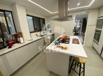 Casa · 200m² · 3 Quartos · 2 Vagas · Venda Casa em Vila, 03 quartos , 2 suítes, 3 salas, lareira, 02 vagas!!