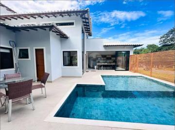 Casa · 202m² · 6 Quartos · 2 Vagas · Condomínio com 6 quartos à venda em Caravelas - RJ