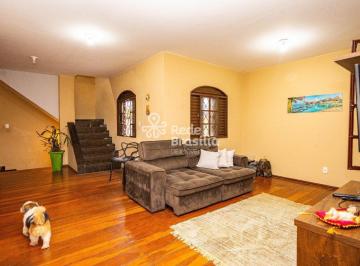 Casa · 200m² · 6 Quartos · 1 Vaga · QE 34 | Casa com 6 quartos - sendo 2 suítes - aceita financiamento e FGTS - Guará II