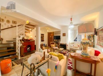 Casa · 138m² · 3 Quartos · 2 Vagas · Casa semi-mobiliada à venda em condomínio fechado com 3 dormitórios e suíte