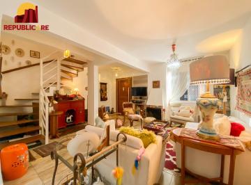 Casa · 138m² · 3 Quartos · 2 Vagas · Casa semi-mobiliada à venda em condomínio fechado com 3 dormitórios e suíte