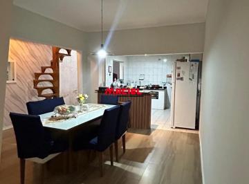 Casa · 227m² · 3 Quartos · 2 Vagas · 3 dormitórios sendo 2 suítes, no Parque Interlagos