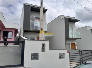 Sobrado com duas suítes em São José . · Sobrado com duas suítes em São José .