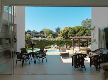 1 · Casa Residencial de 340m² com 6 quartos no Cacupé