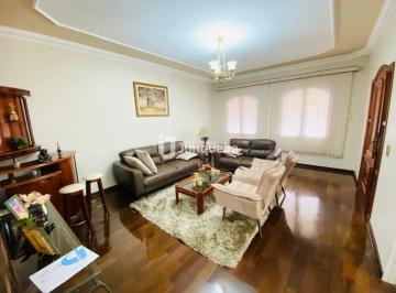 Casa · 235m² · 3 Quartos · 4 Vagas · Casa à venda, 3 quartos, 1 suíte, 4 vagas, Vila Rezende - Piracicaba/SP