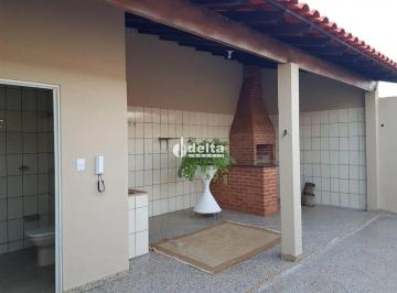 Casa · 230m² · 4 Quartos · 3 Vagas · Casa com 4 quartos sendo 1 suíte,  disponível para venda no bairro Santa Mônica em Uberlândia MG