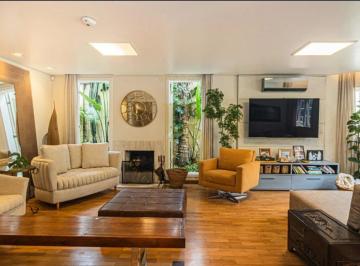 Casa · 423m² · 4 Quartos · 4 Vagas · Casa dos Sonhos: 4 Suítes, Piscina e Espaço Gourmet em Meio ao Verde