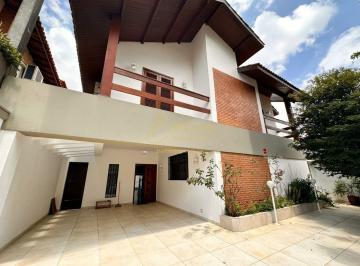 Casa · 280m² · 4 Quartos · 4 Vagas · Sobrado de 280m² úteis no Campo Grande com 4 suítes e 4 vagas