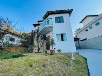 Casa · 160m² · 3 Quartos · 2 Vagas · Casa Moderna em Condomínio Fechado – 3 Quartos (1 Suíte com Closet e Sacada)