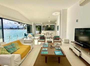 bc634d05413c68649b85c9c3204aec4f17b28959 · Casa frente total ao mar disponível para venda ou locação anual/ Mar Imóveis Prime.