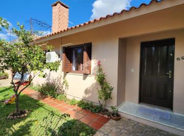 Casa · 100m² · 4 Quartos · Casa de Esquina com ótima localização e possibilidade de renda passiva