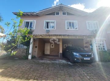 Casa · 109m² · 3 Quartos · 2 Vagas · Sobrado à venda com 3 dormitórios, suíte, pátio privativo e mezanino ao lado da Zona Sul.