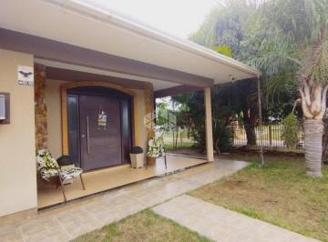 Casa · 124m² · 3 Quartos · 3 Vagas · Excelente Casa terreno de esquina com duas frentes, 124 m² de Construção, Arroio Teixeira,