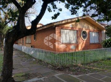 Casa · 173m² · 3 Quartos · 2 Vagas · Casa de esquina com 173m2 de área privativa para reconstruir do seu jeito! Bairro tristeza