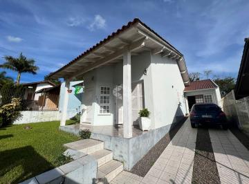 Casa · 168m² · 3 Quartos · 2 Vagas · Casa com piscina