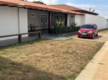 Casa de 3 quartos, Vicente Pires · Ótima casa na rua 08 dentro de condomínio em Vicente Pires.