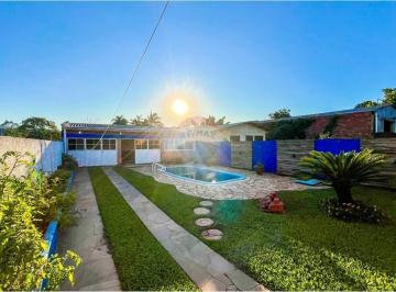 Casa · 145m² · 3 Quartos · 2 Vagas · Casa muito confortável na Feitoria